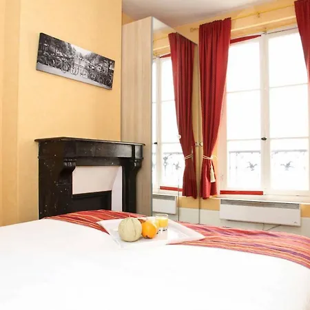 Apartment Louvre Paris