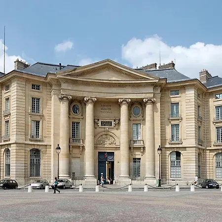 Apartment Louvre Paris