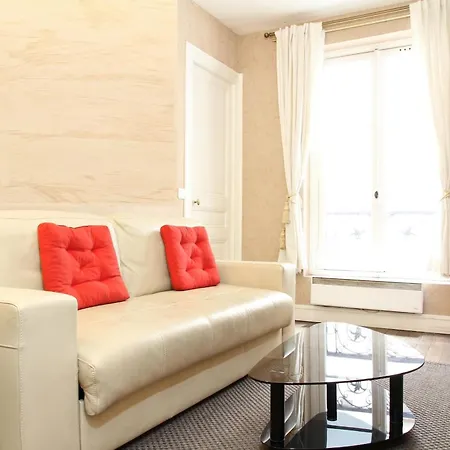 Louvre Apartment